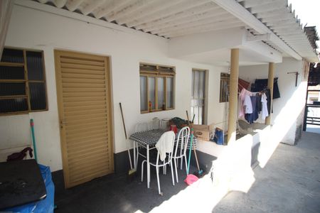 Casa para alugar com 420m², 3 quartos e 3 vagasBaracao Casa dos Fundos