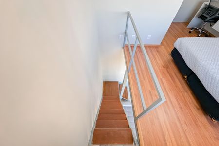 Apartamento para alugar com 40m², 1 quarto e sem vaga Apartamento para alugar com 40m², 1 quarto e sem vagaEscada