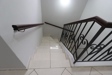 Casa à venda com 166m², 3 quartos e 2 vagasEscada