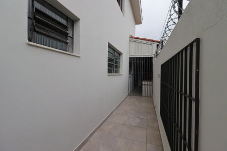 Casa à venda com 166m², 3 quartos e 2 vagasCorredor externo
