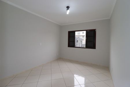 Casa à venda com 166m², 3 quartos e 2 vagasSuíte