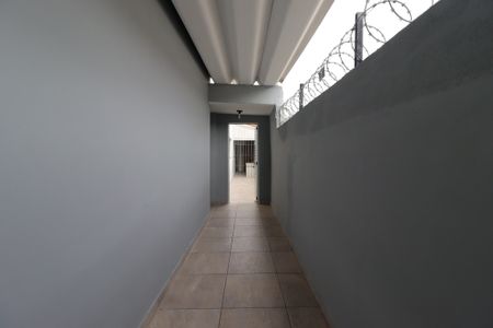 Casa à venda com 166m², 3 quartos e 2 vagasCorredor externo