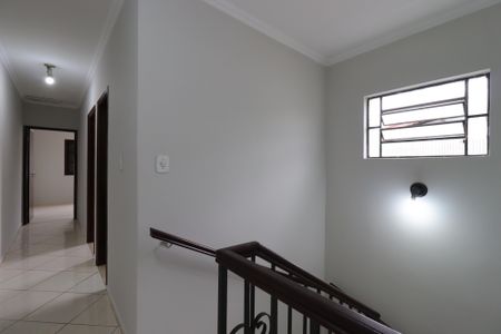 Casa à venda com 166m², 3 quartos e 2 vagasCorredor piso superior