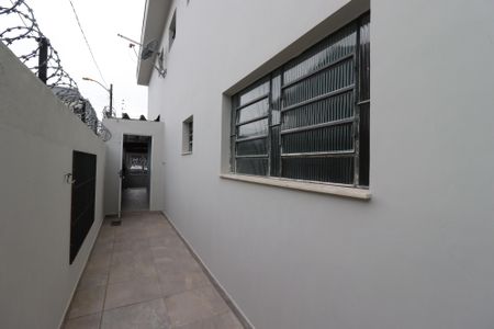 Casa à venda com 166m², 3 quartos e 2 vagasCorredor externo