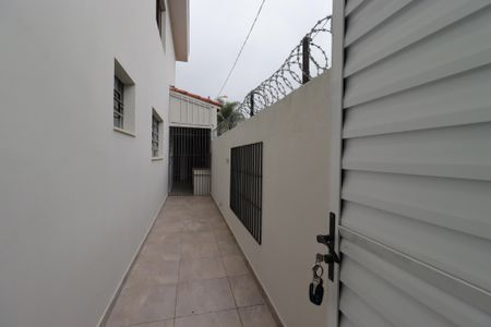 Casa à venda com 166m², 3 quartos e 2 vagasCorredor externo
