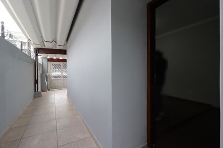 Casa à venda com 166m², 3 quartos e 2 vagasCorredor externo