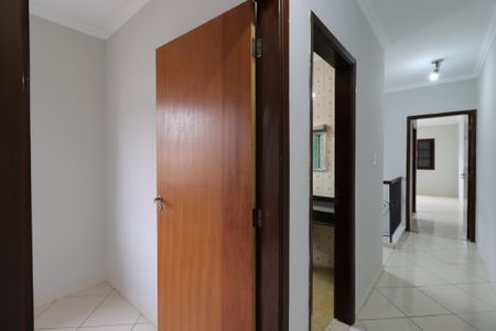 Casa à venda com 166m², 3 quartos e 2 vagasCorredor piso superior
