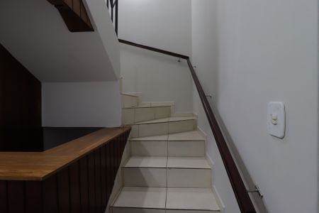 Casa à venda com 166m², 3 quartos e 2 vagasEscada