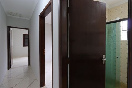 Casa à venda com 166m², 3 quartos e 2 vagasCorredor piso superior