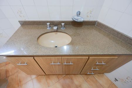 Casa para alugar com 250m², 3 quartos e 5 vagas Casa para alugar com 250m², 3 quartos e 5 vagasBanheiro social