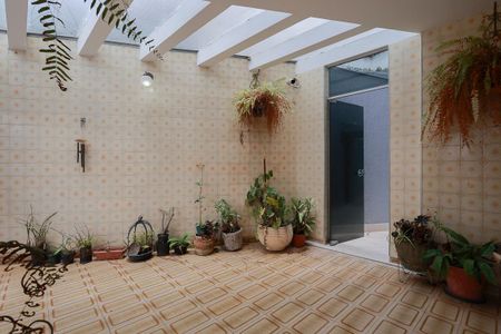 Casa para alugar com 250m², 3 quartos e 5 vagas Casa para alugar com 250m², 3 quartos e 5 vagasEntrada e varanda