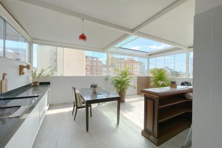 Apartamento à venda com 223m², 4 quartos e 3 vagas Apartamento à venda com 223m², 4 quartos e 3 vagasCobertura