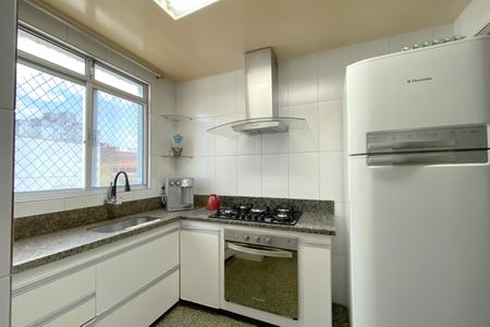Apartamento à venda com 223m², 4 quartos e 3 vagas Apartamento à venda com 223m², 4 quartos e 3 vagasCozinha