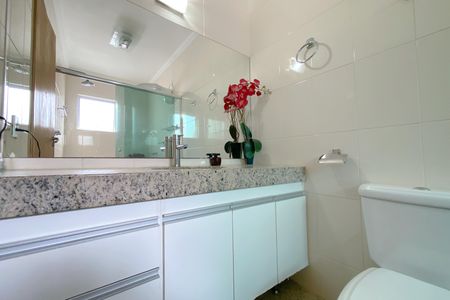 Apartamento à venda com 223m², 4 quartos e 3 vagas Apartamento à venda com 223m², 4 quartos e 3 vagasBanheiro da Suíte 1