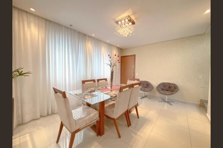 Apartamento à venda com 223m², 4 quartos e 3 vagas Apartamento à venda com 223m², 4 quartos e 3 vagasSala de Jantar