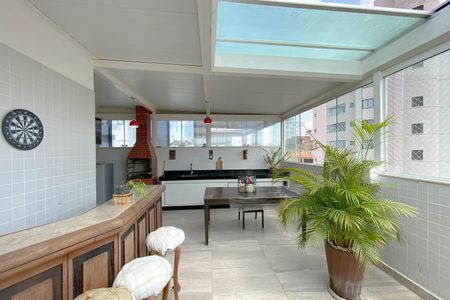 Apartamento à venda com 223m², 4 quartos e 3 vagas Apartamento à venda com 223m², 4 quartos e 3 vagasCobertura