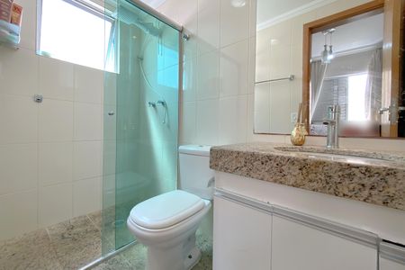 Apartamento à venda com 223m², 4 quartos e 3 vagas Apartamento à venda com 223m², 4 quartos e 3 vagasBanheiro da Suíte 2