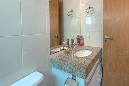 Apartamento à venda com 223m², 4 quartos e 3 vagas Apartamento à venda com 223m², 4 quartos e 3 vagasBanheiro da Suíte 2