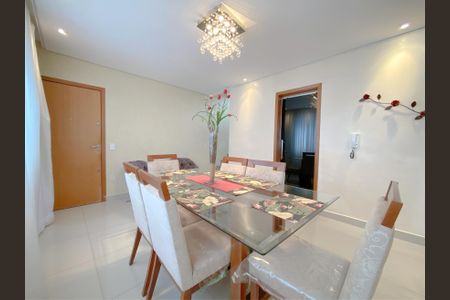 Apartamento à venda com 223m², 4 quartos e 3 vagas Apartamento à venda com 223m², 4 quartos e 3 vagasSala de Jantar