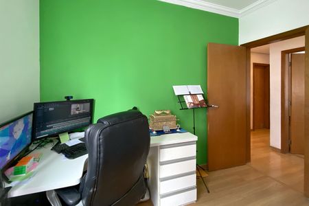 Apartamento à venda com 223m², 4 quartos e 3 vagas Apartamento à venda com 223m², 4 quartos e 3 vagasQuarto 2