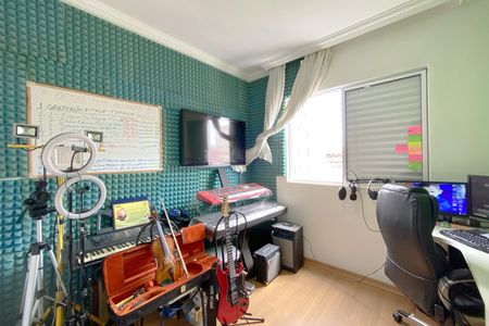 Apartamento à venda com 223m², 4 quartos e 3 vagas Apartamento à venda com 223m², 4 quartos e 3 vagasQuarto 2