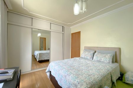 Apartamento à venda com 223m², 4 quartos e 3 vagas Apartamento à venda com 223m², 4 quartos e 3 vagasSuíte 1