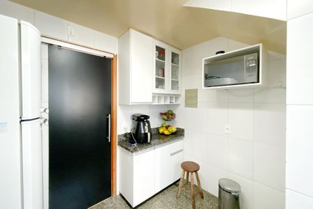 Apartamento à venda com 223m², 4 quartos e 3 vagas Apartamento à venda com 223m², 4 quartos e 3 vagasCozinha