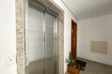 Apartamento à venda com 223m², 4 quartos e 3 vagas Apartamento à venda com 223m², 4 quartos e 3 vagasÁrea comum - Hall do Elevador