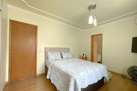 Apartamento à venda com 223m², 4 quartos e 3 vagas Apartamento à venda com 223m², 4 quartos e 3 vagasSuíte 1