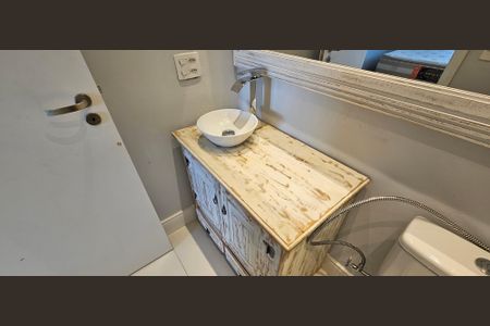 Apartamento à venda com 73m², 2 quartos e 2 vagas Apartamento à venda com 73m², 2 quartos e 2 vagasBanheiro da Suíte