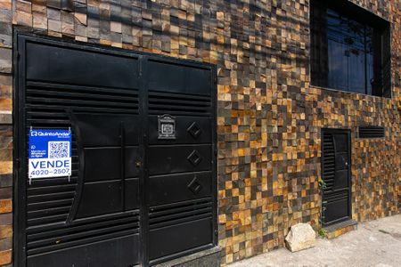 Casa à venda com 150m², 3 quartos e 1 vaga Casa à venda com 150m², 3 quartos e 1 vagaFachada