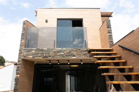 Casa à venda com 150m², 3 quartos e 1 vaga Casa à venda com 150m², 3 quartos e 1 vagaEspaço Gourmet