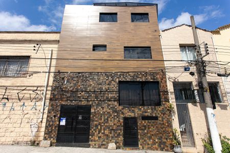 Casa à venda com 150m², 3 quartos e 1 vaga Casa à venda com 150m², 3 quartos e 1 vagaFachada