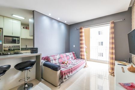 Sala de apartamento à venda com 2 quartos, 72m² em Jardim Tupanci, Barueri