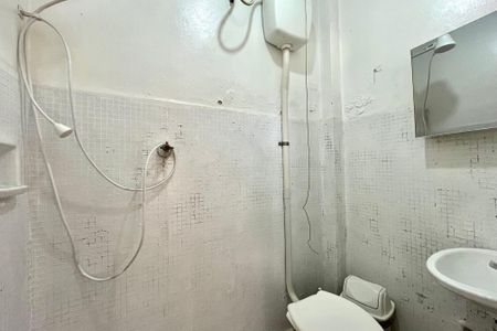 Casa à venda com 120m², 2 quartos e 2 vagas Casa à venda com 120m², 2 quartos e 2 vagasBanheiro de Serviço