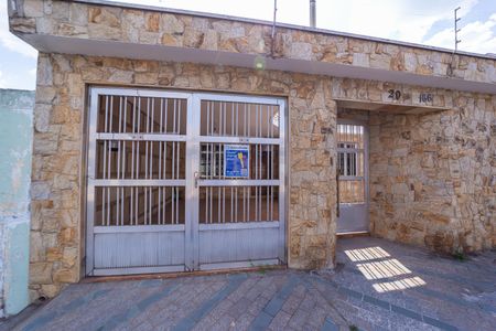 Casa para alugar com 200m², 3 quartos e 3 vagas Casa para alugar com 200m², 3 quartos e 3 vagasPlaca