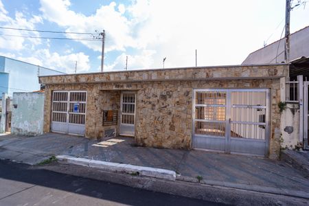 Casa para alugar com 200m², 3 quartos e 3 vagas Casa para alugar com 200m², 3 quartos e 3 vagasFachada