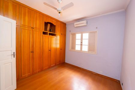 Casa para alugar com 200m², 3 quartos e 3 vagas Casa para alugar com 200m², 3 quartos e 3 vagasQuarto 2