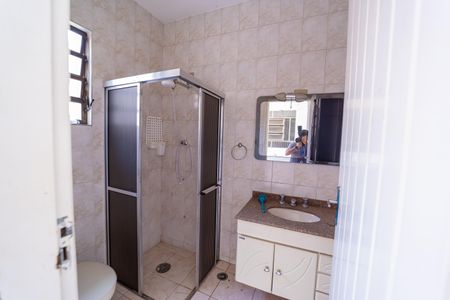 Casa para alugar com 200m², 3 quartos e 3 vagas Casa para alugar com 200m², 3 quartos e 3 vagasBanheiro da Edícula