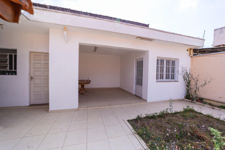 Casa para alugar com 200m², 3 quartos e 3 vagas Casa para alugar com 200m², 3 quartos e 3 vagasEdícula