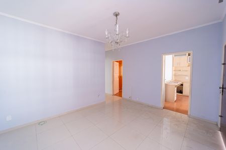 Casa para alugar com 200m², 3 quartos e 3 vagas Casa para alugar com 200m², 3 quartos e 3 vagasSala