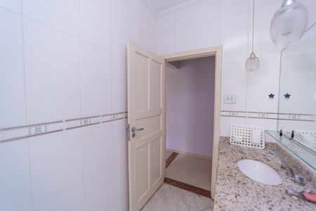 Casa para alugar com 200m², 3 quartos e 3 vagas Casa para alugar com 200m², 3 quartos e 3 vagasBanheiro Social