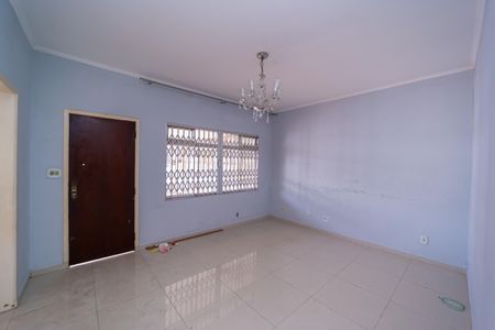 Casa para alugar com 200m², 3 quartos e 3 vagas Casa para alugar com 200m², 3 quartos e 3 vagasSala