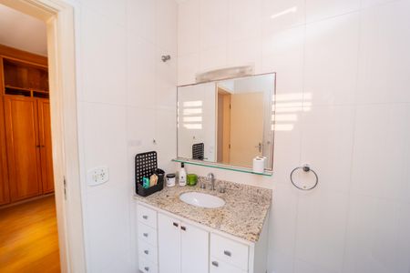 Casa para alugar com 200m², 3 quartos e 3 vagas Casa para alugar com 200m², 3 quartos e 3 vagasBanheiro da Suíte 1