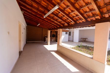 Casa para alugar com 200m², 3 quartos e 3 vagas Casa para alugar com 200m², 3 quartos e 3 vagasQuintal