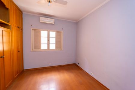 Casa para alugar com 200m², 3 quartos e 3 vagas Casa para alugar com 200m², 3 quartos e 3 vagasQuarto 2