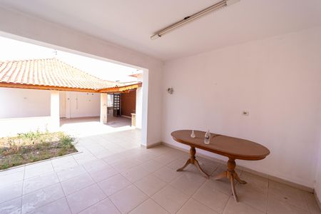 Casa para alugar com 200m², 3 quartos e 3 vagas Casa para alugar com 200m², 3 quartos e 3 vagasEdícula