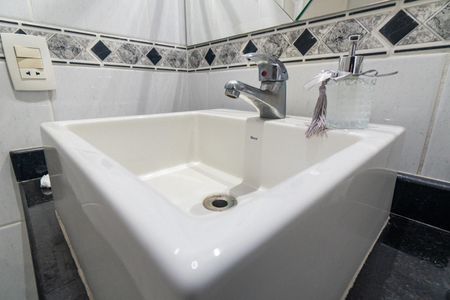 Apartamento à venda com 176m², 4 quartos e 3 vagasBanheiro 2