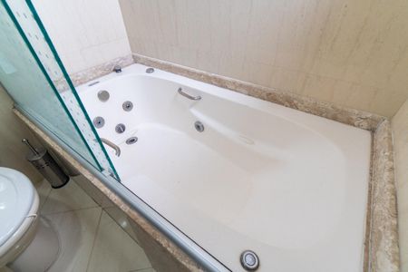 Apartamento à venda com 176m², 4 quartos e 3 vagasBanheiro da Suíte