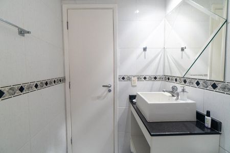 Apartamento à venda com 176m², 4 quartos e 3 vagasBanheiro 2